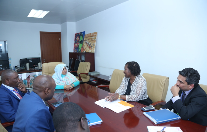 Participants to the meeting between UNFPA and the Commission of Social Affairs